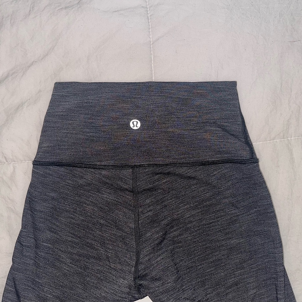 LULULEMON ALIGN HIGH-RISE LEGGINGS (Size 2, Grey Striped Pattern) - Picture 3 of 4